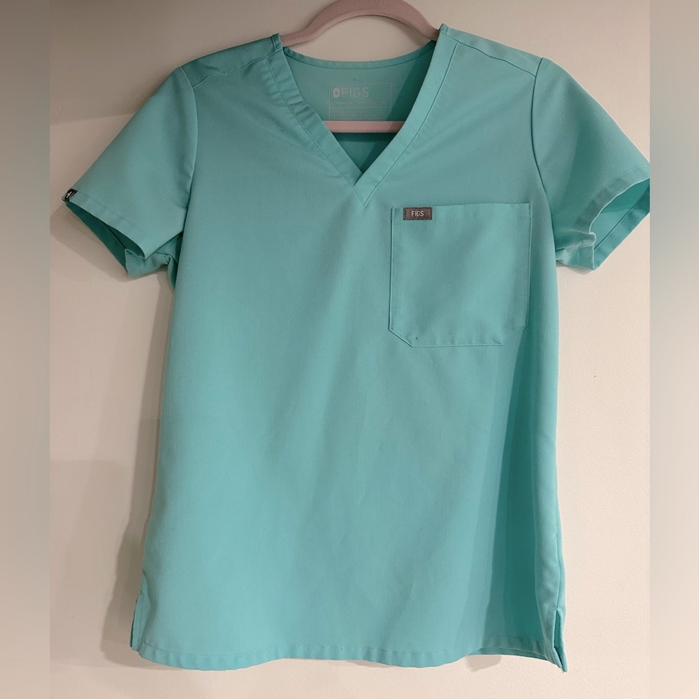 Figs Scrub top